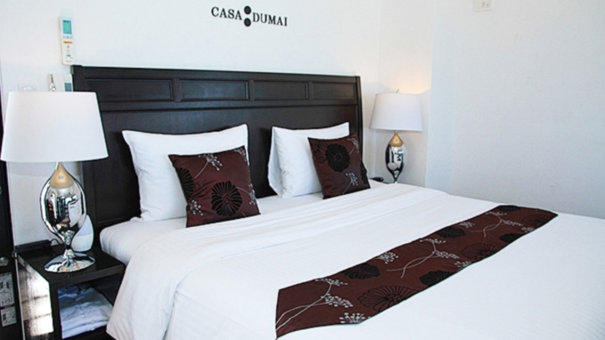 ・【ベッドルーム】キングサイズのベッドをご用意！ゆったり過ごせるのでカップルでのご利用にピッタリです