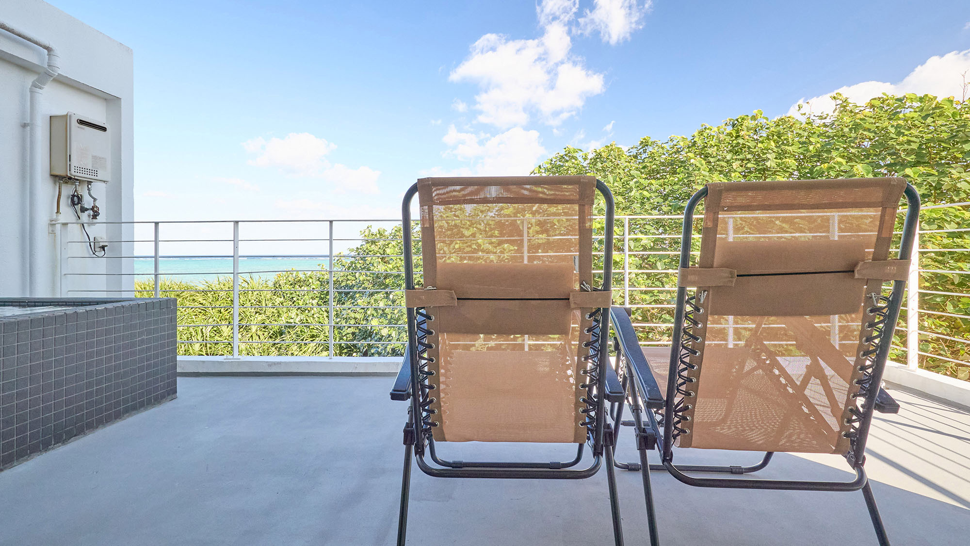 ・【201 アンスリウム】目の前に海を望むバルコニー。沖縄ならではの眺望をご堪能ください