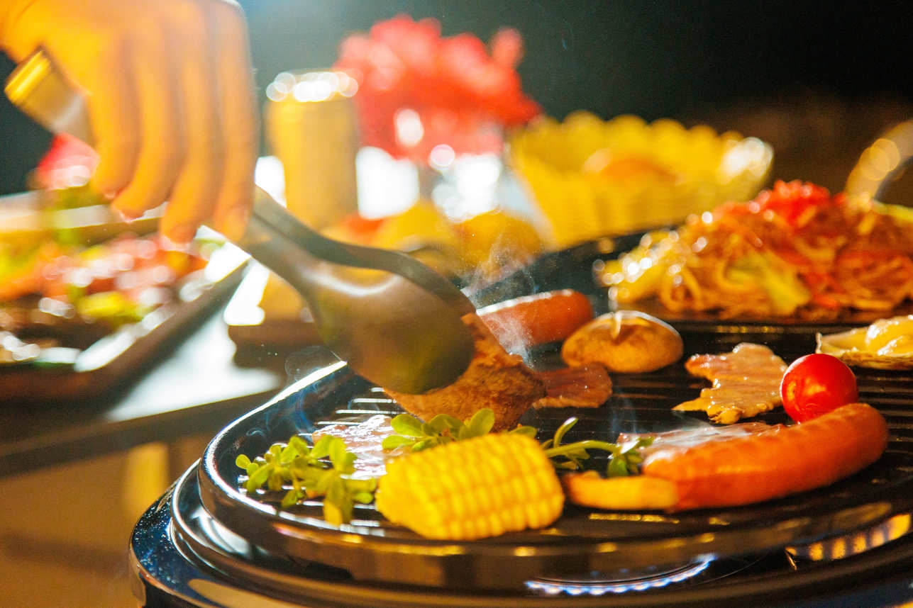 【お部屋のプライベートテラスで】やんばる鶏や県産豚が楽しめる！スタンダードBBQプラン