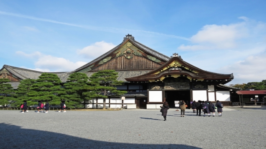 【二条城】元離宮二条城は徳川家の栄枯盛衰をはじめ、日本の歴史の移り変わりを見守ってきたお城です。