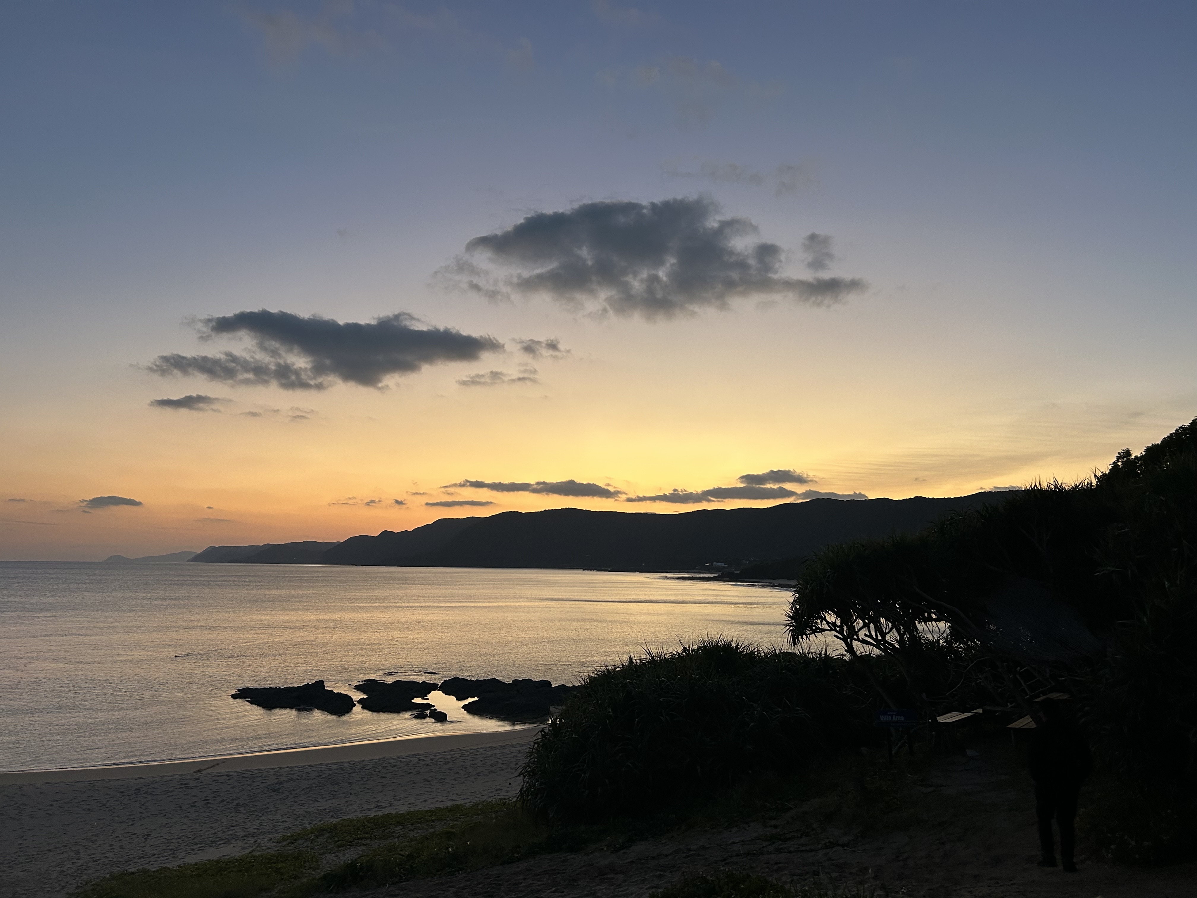 夕暮れのビラビーチまで歩いて５分