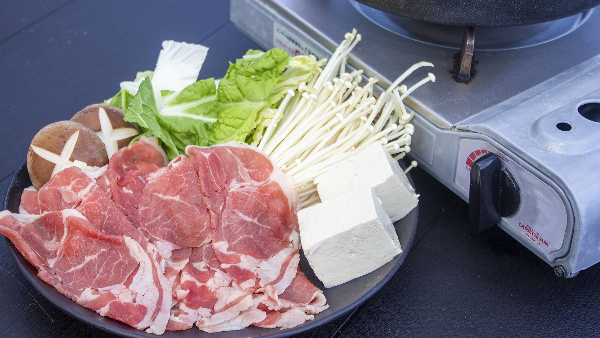 ・【食事】ラム肉、豚肉のどちらかをお選びいただけます