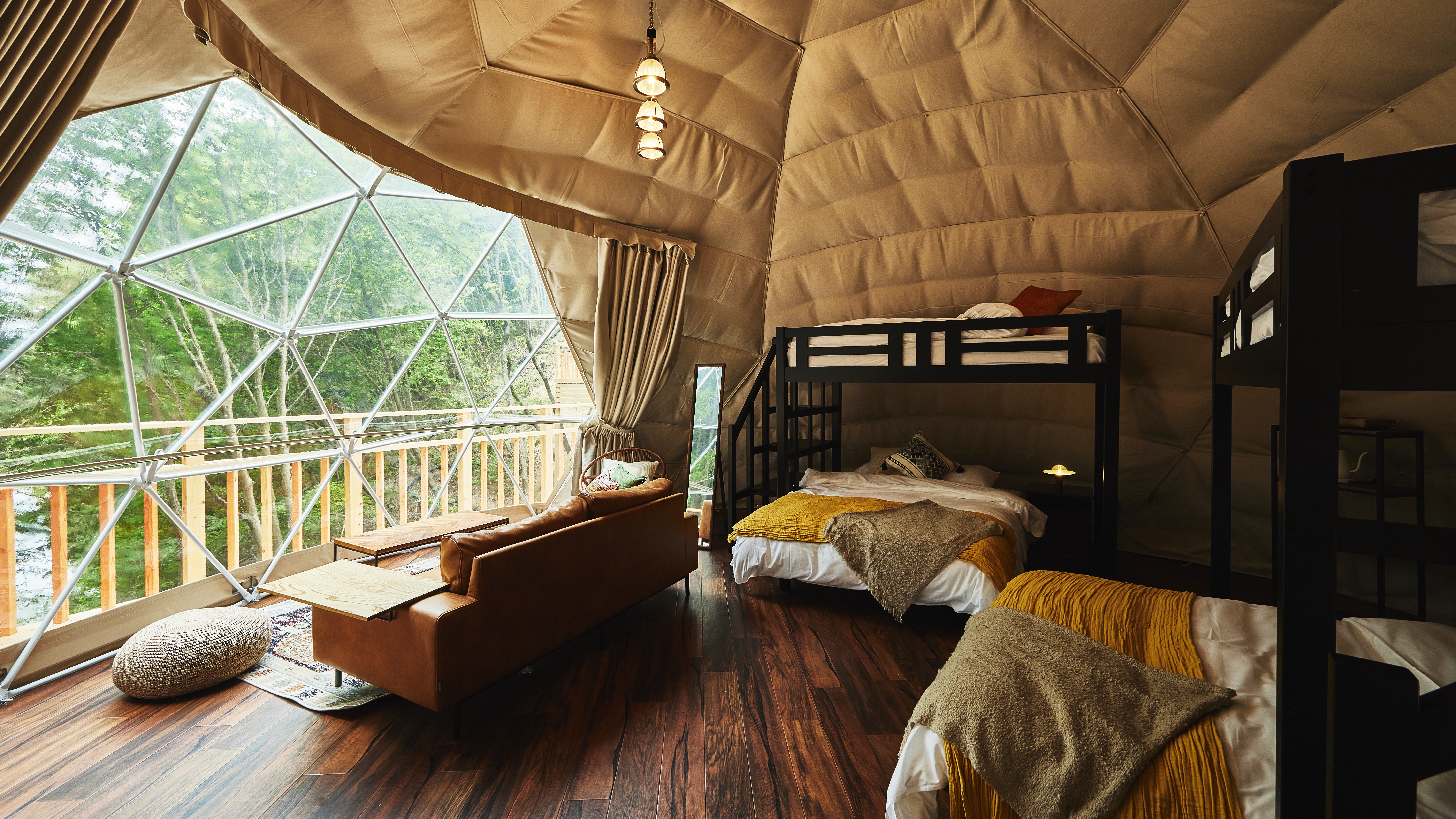 グランピング【ドーム型テント7m】ダブルベッド2台 セミダブル2台（最大4名）