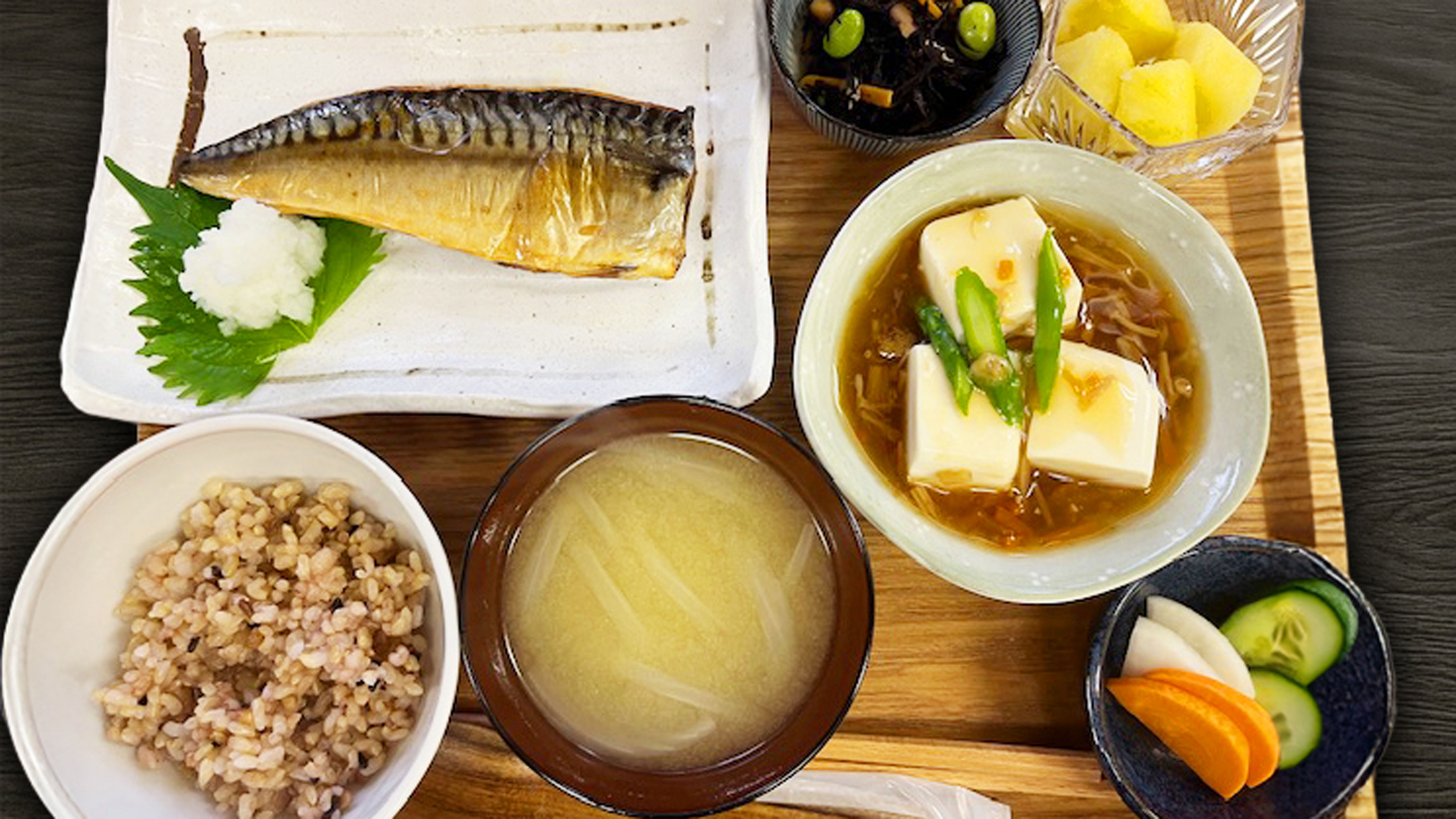 夕食　玄米自然食