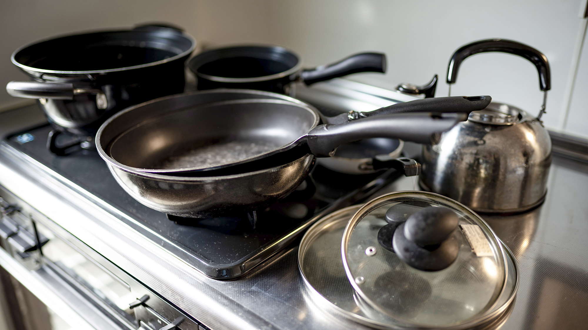 ・【調理器具】鍋類は一式取り揃えております。自炊派の方も安心してお越しください。