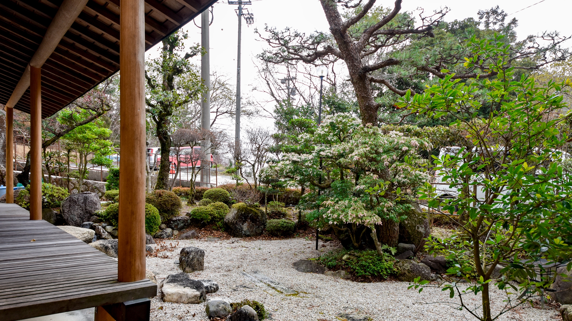 【*庭園】日本風の庭園。四季折々の自然を感じられます