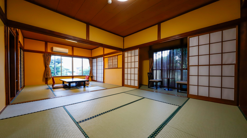 ＜本館離れ＞最大８名様まで泊まれる広々和室｜16帖＋広縁