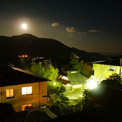 冬の満月と桐谷箱根荘、大文字山