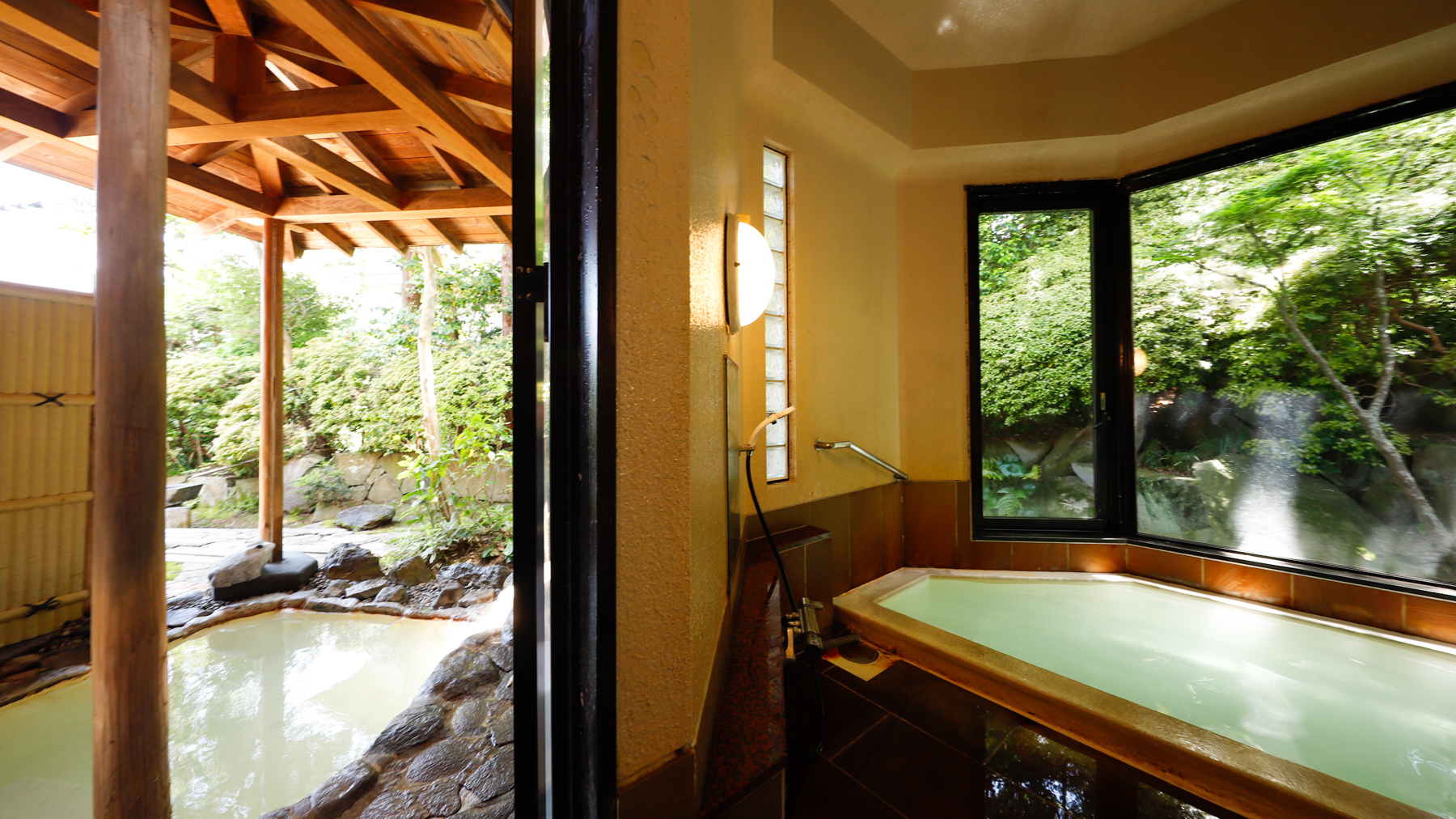 貸切風呂には、露天風呂のほか内風呂も