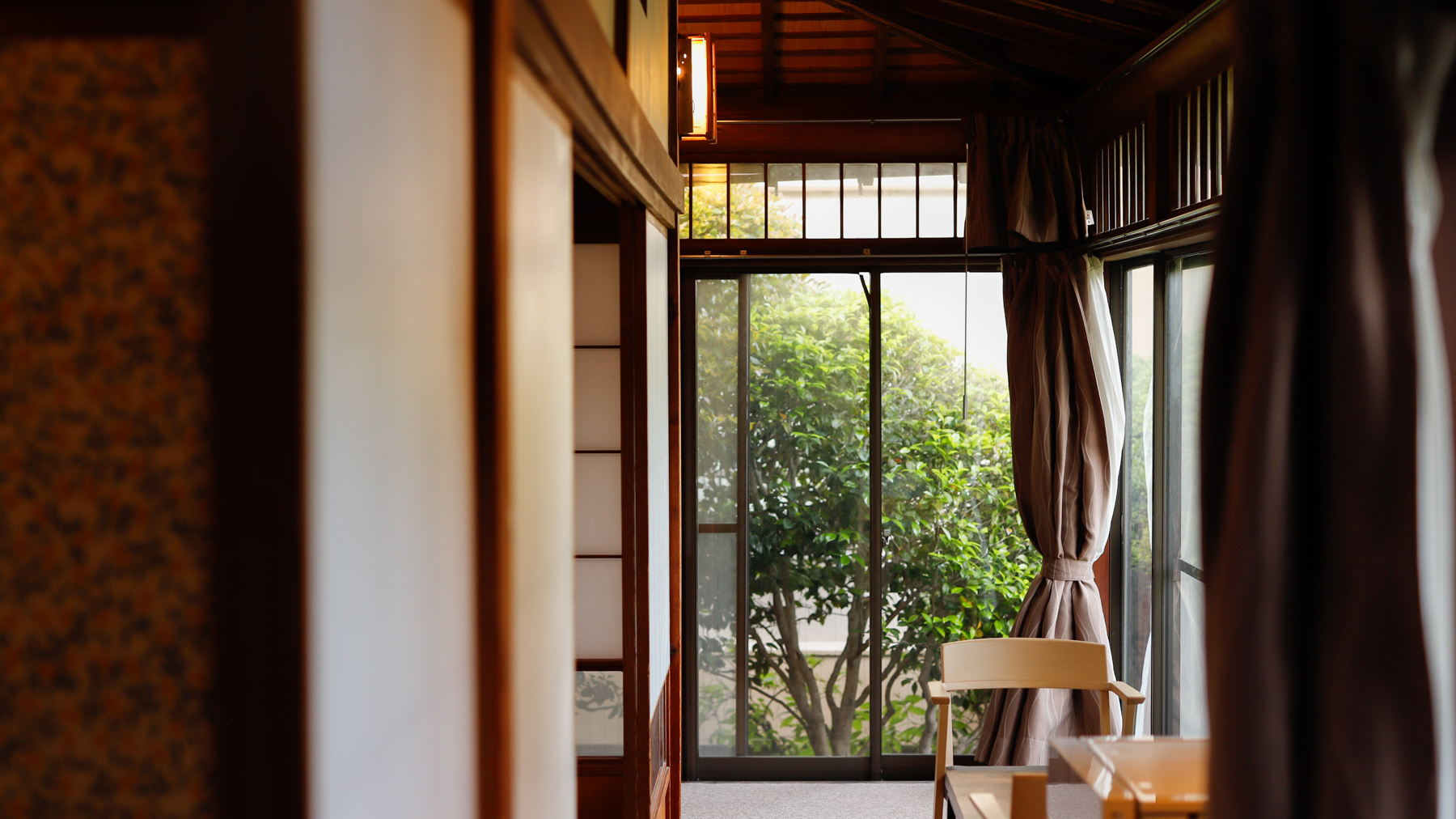 ＜本館／特別室＞紫｜昔ながらの純和室は、ノスタルジックな雰囲気が魅力