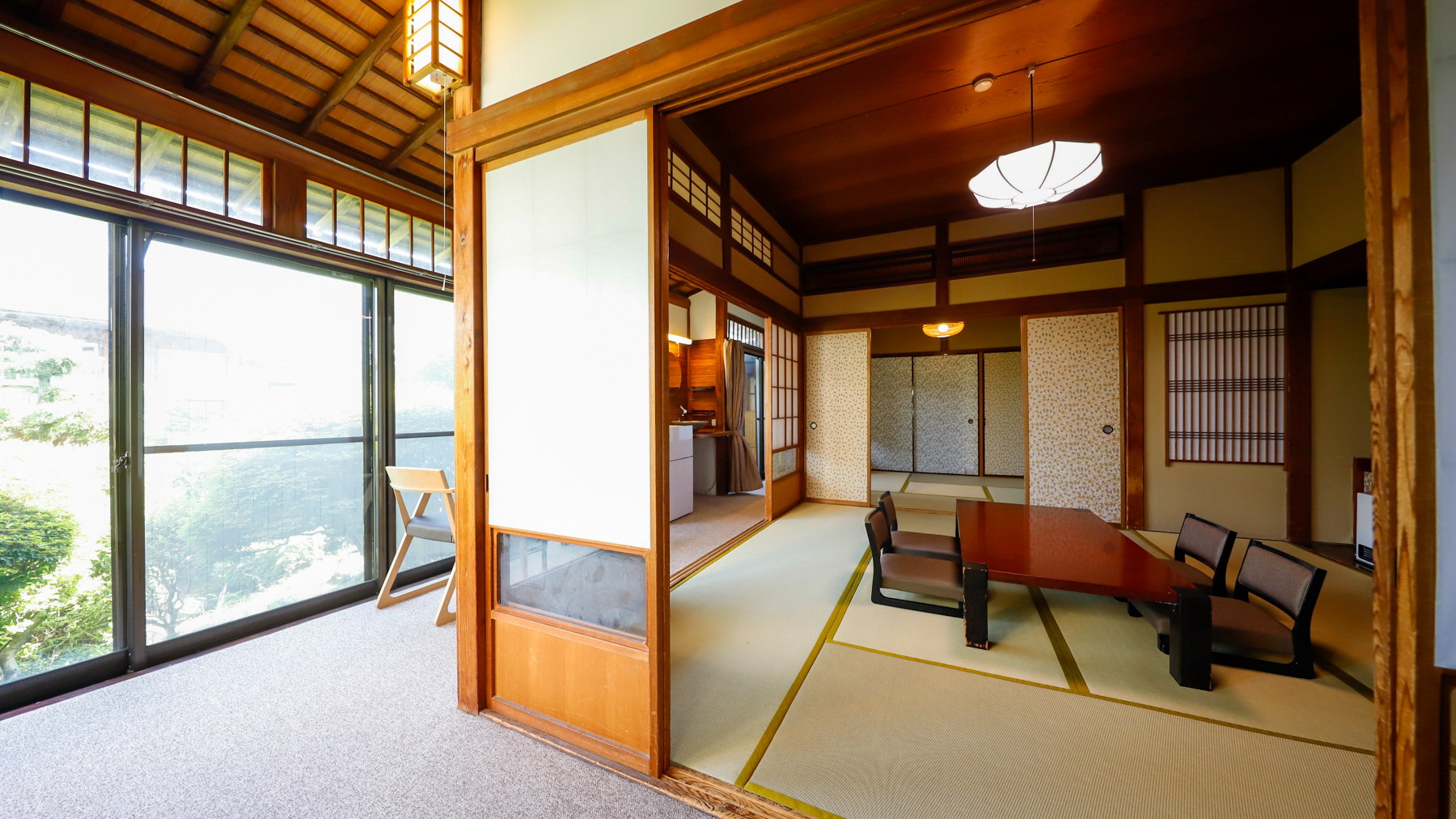 ＜本館／特別室＞紫｜昔ながらの純和室は、ノスタルジックな雰囲気が魅力