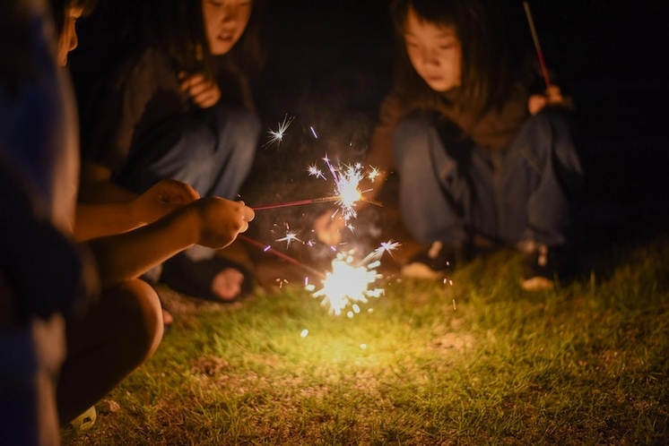 手持ち花火のみ敷地内でご利用できます。※必ずバケツに水を溜めて確実に消火してください。ご利用後...