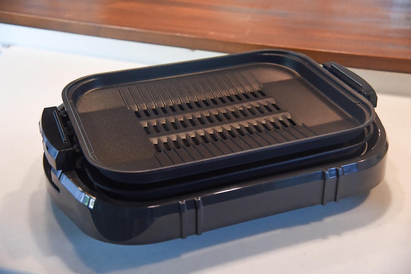 [ホットプレート] 室内での焼肉利用は出来ません。焼肉利用の際は、バルコニーをご利用ください。