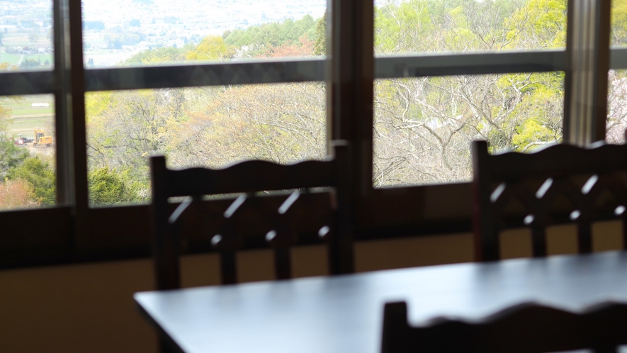 ■ほほじろ-18畳モダン和洋室　窓から見渡す松本平・北アルプスの絶景