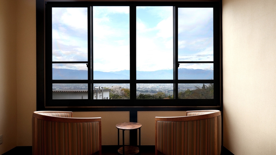 ■ほととぎす-半露天風呂温泉付客室　窓から見渡す松本平の絶景