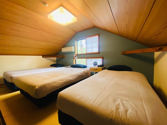 2階寝室 シングルベッド3台