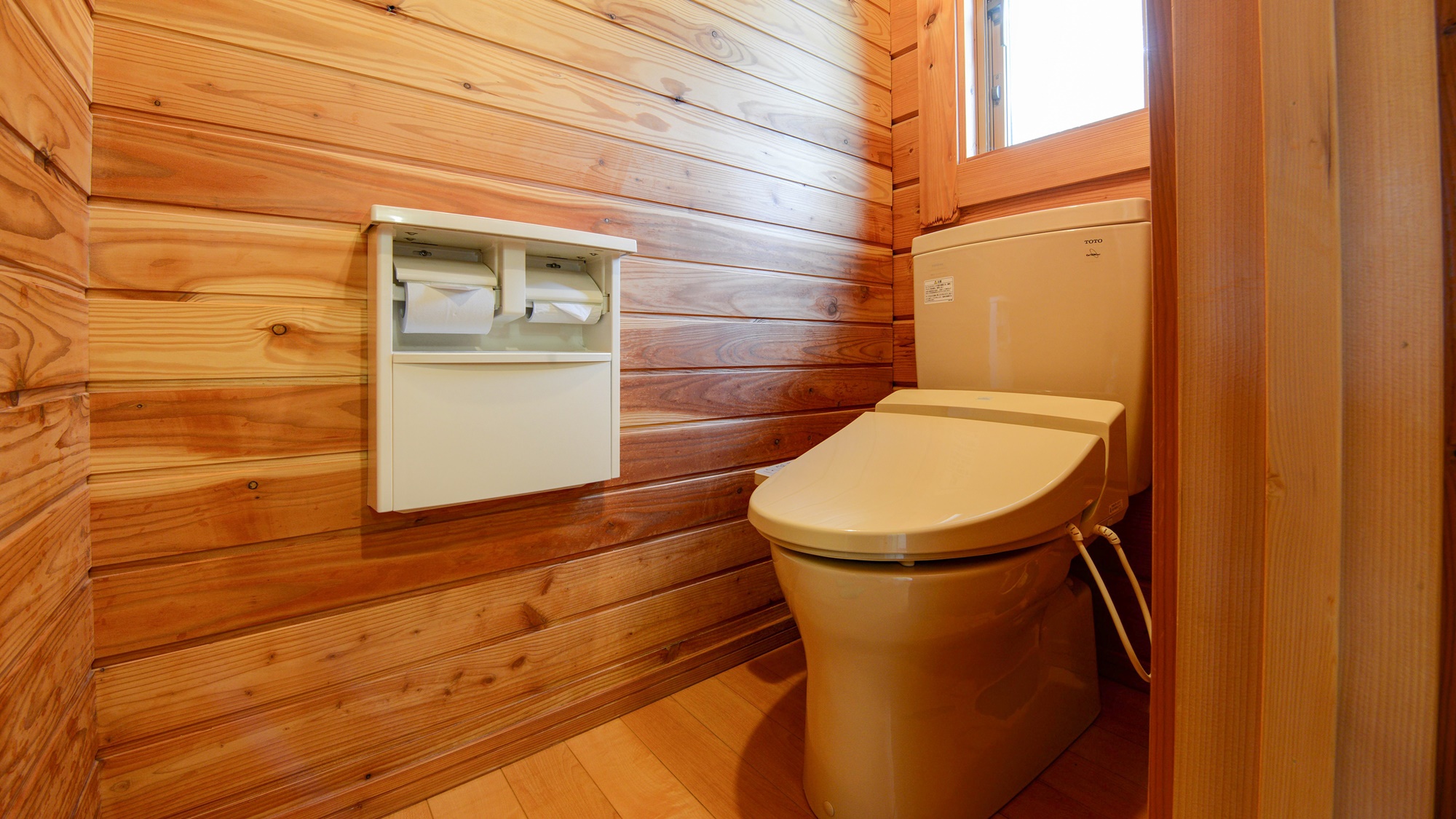 *【ログハウス／さくら亭南北】ログハウス内にバス・トイレを完備しています。