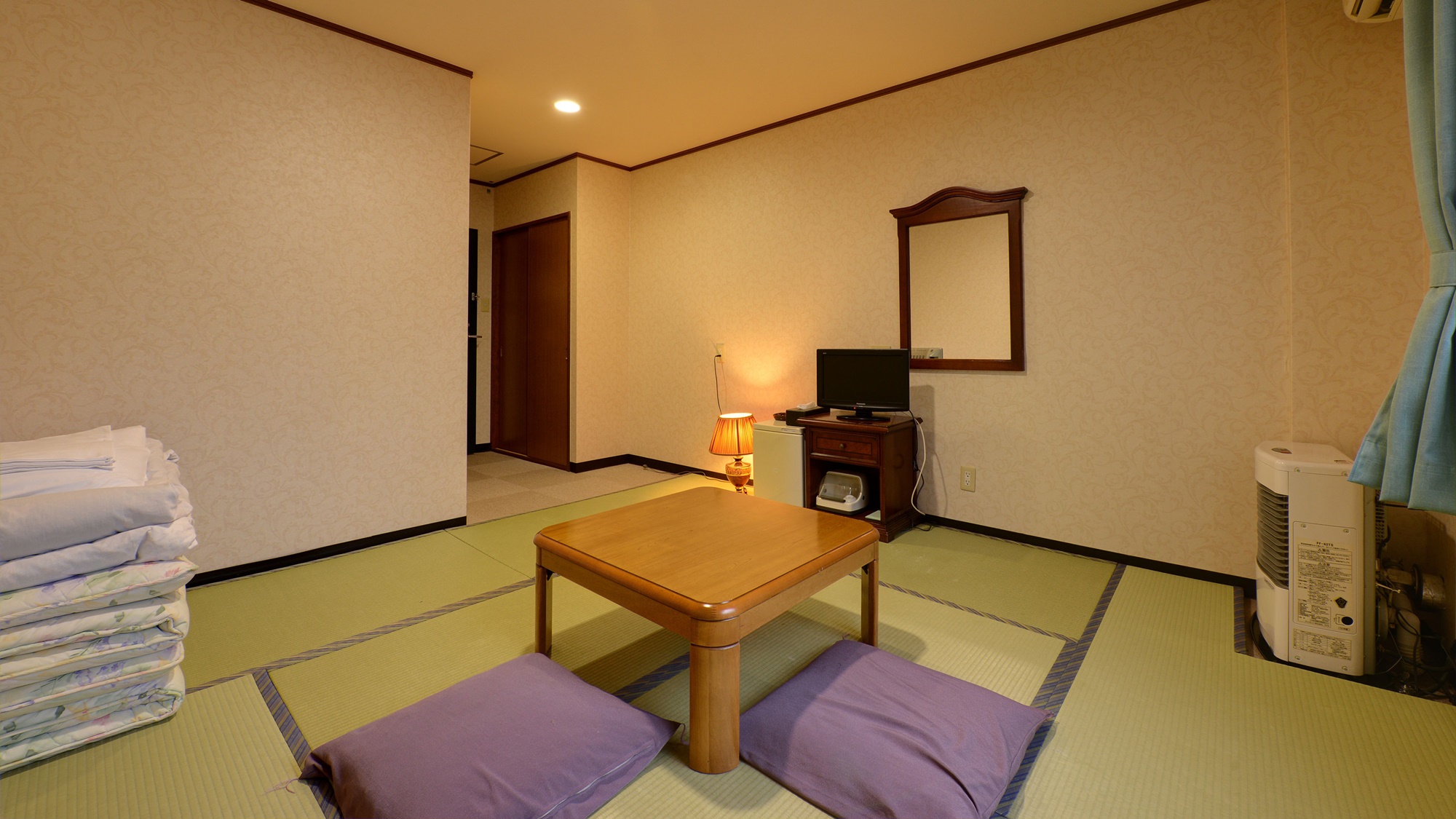 *【本館／和室8畳】シンプルな和室、足を延ばしてお寛ぎ頂けます。