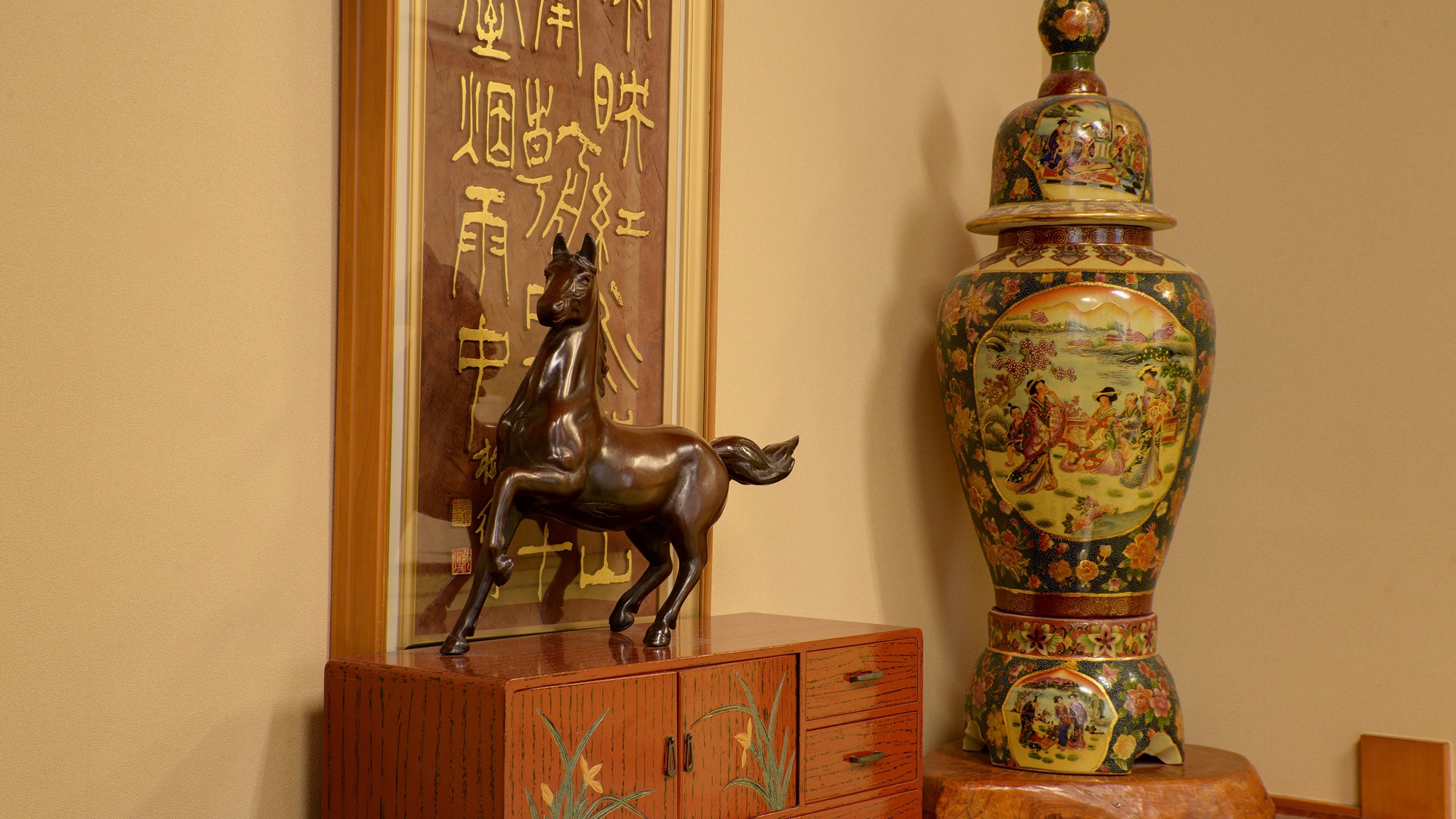 *【本館／2間和室】お部屋にも馬に関係した備品を飾っております。