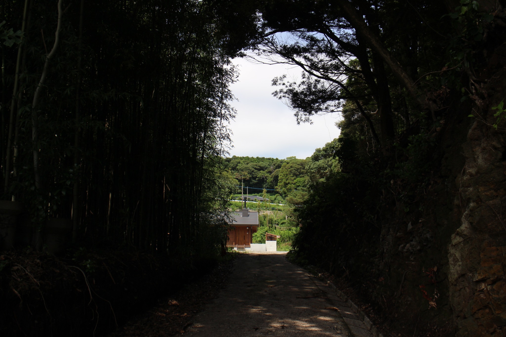 隠れ家の様なログハウスです