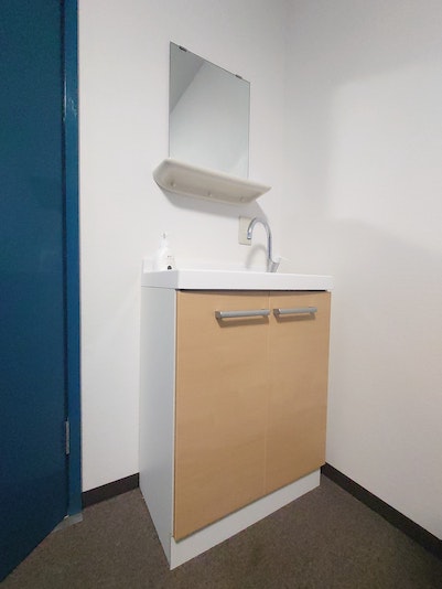 お部屋に洗面台が付いてます。