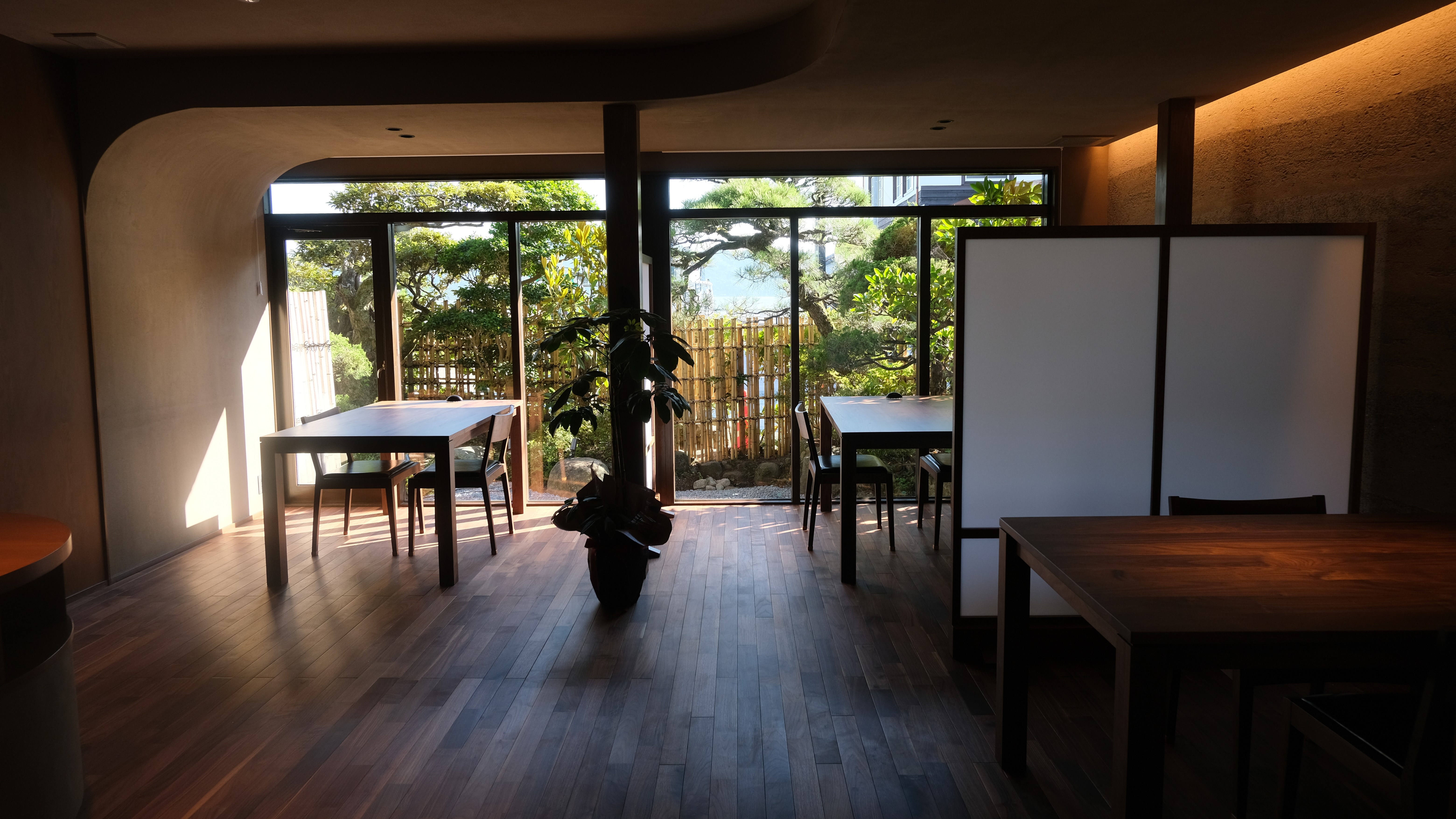 【お食事処「泰山木」】2025年夏に新設した4組限定のダイニングでゆったりとした食事時間を。