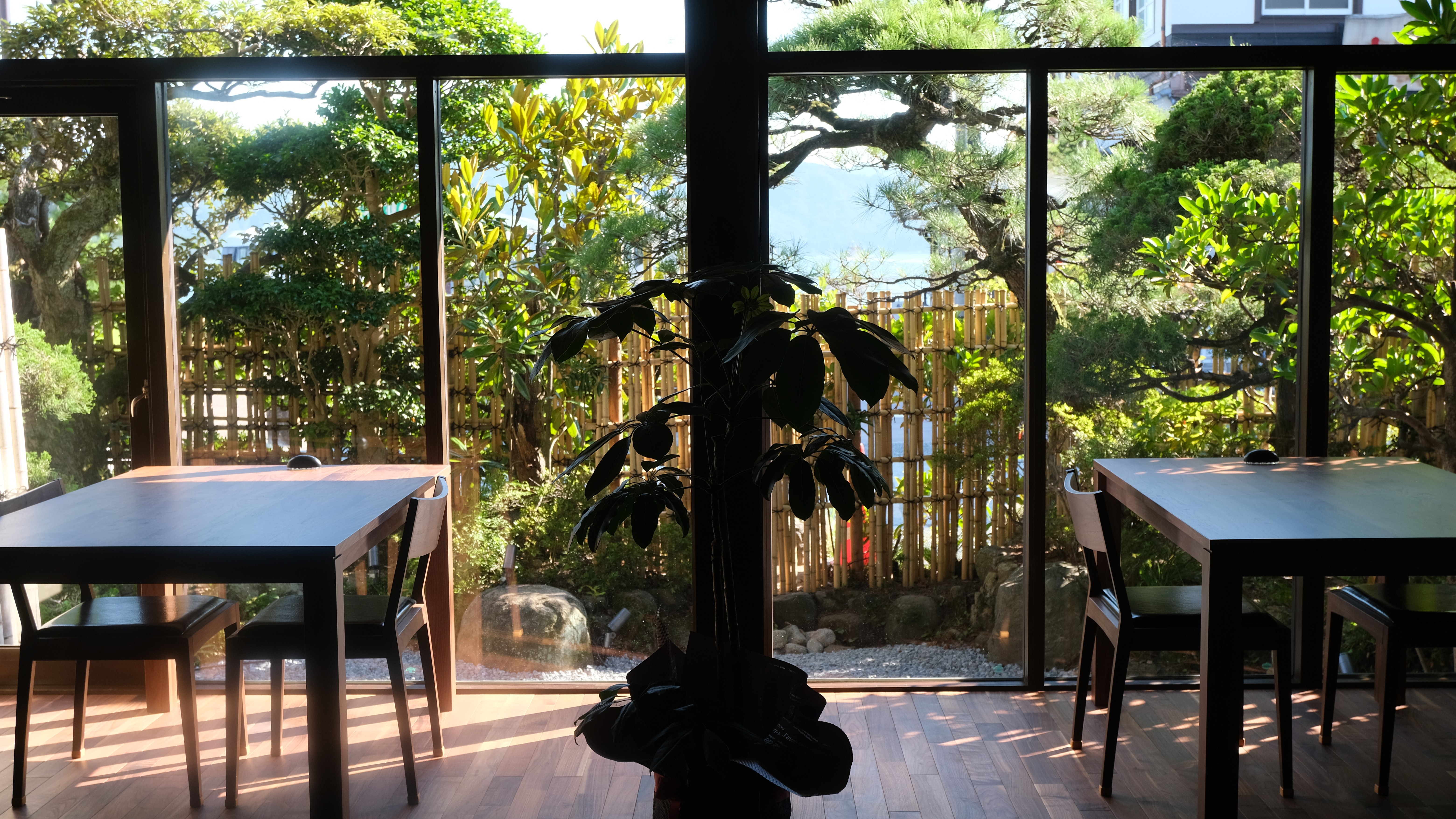 【お食事処「泰山木」】2025年夏に新設した4組限定のダイニングでゆったりとした食事時間を。