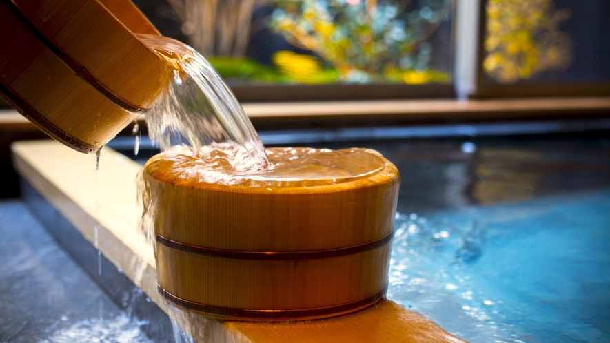 【大浴場】「成相観音温泉」の泉質はアルカリ性単純泉、神経痛・筋肉痛・疲労回復などに効果がございます。