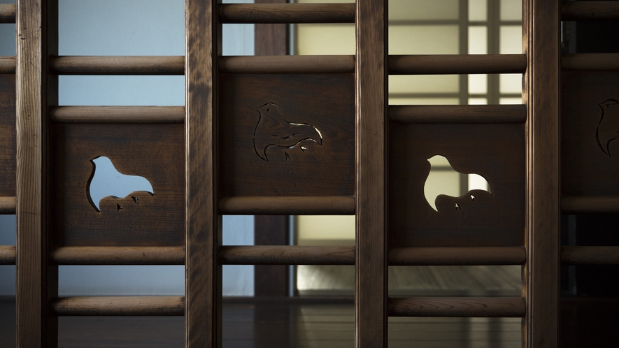 【館内】昭和初期の木造3階建てを生かし現代のモダンテイストを取り入れた館内。