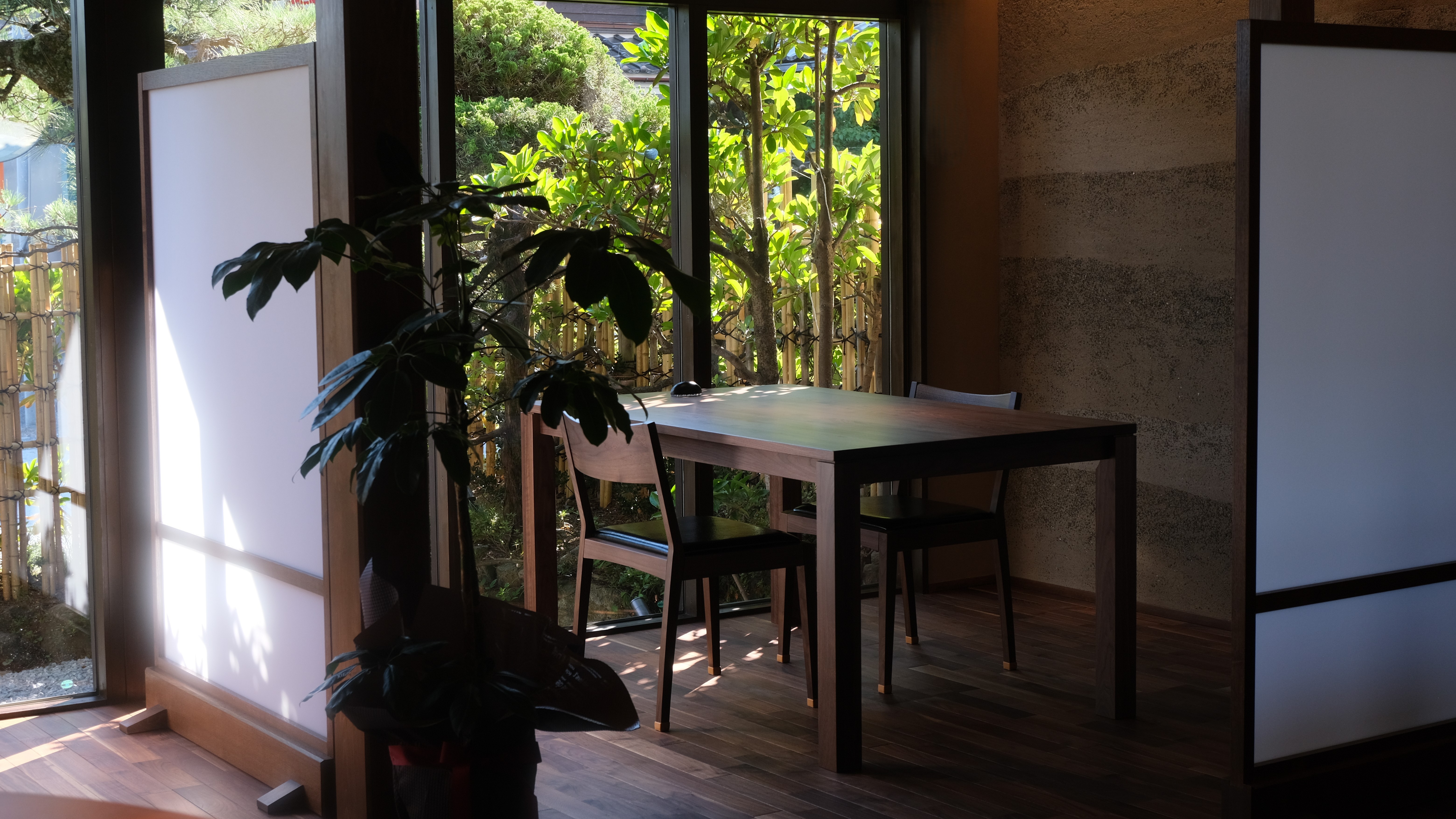 【お食事処「泰山木」】2025年夏に新設した4組限定のダイニングでゆったりとした食事時間を。