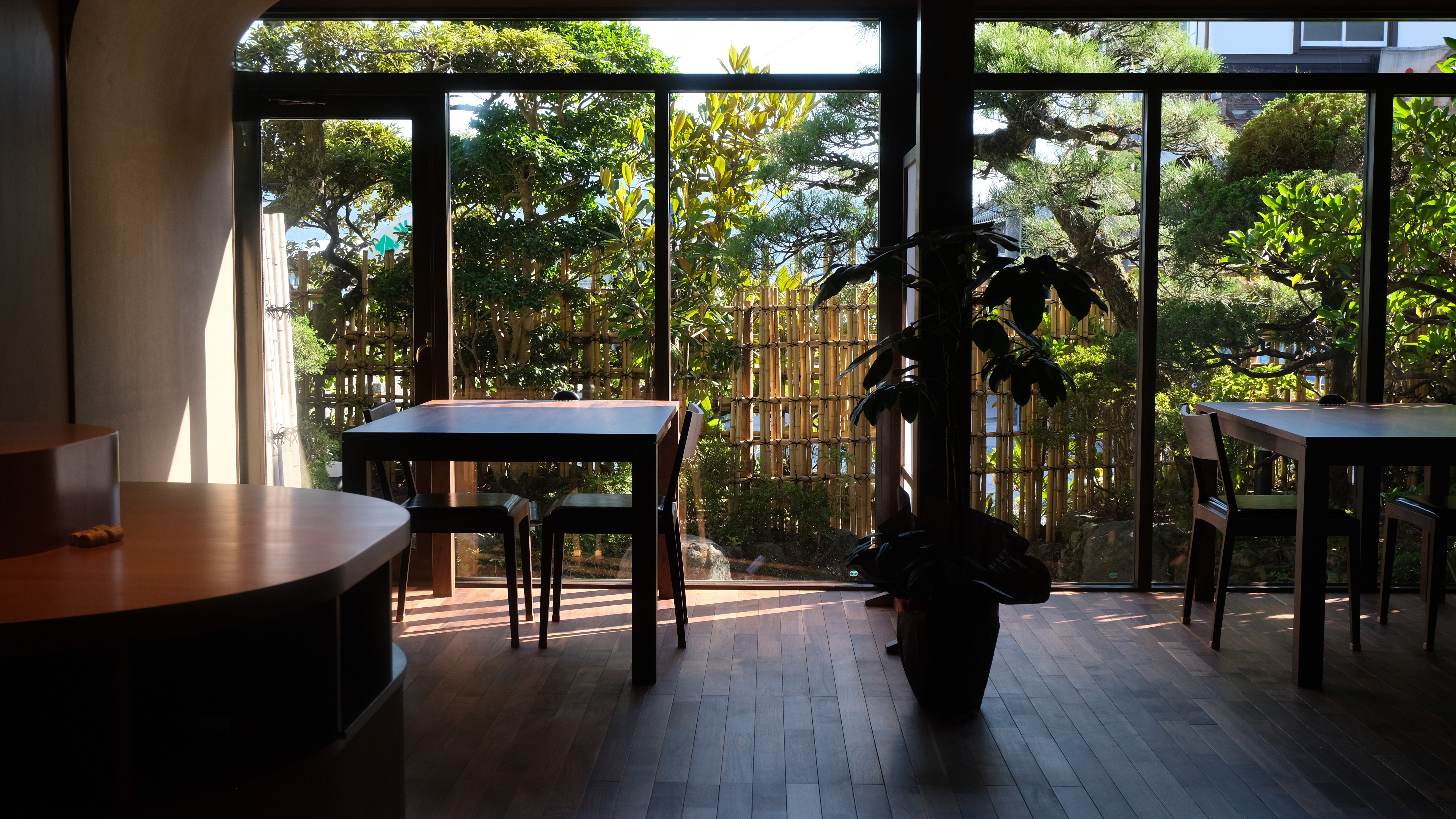 【お食事処「泰山木」】2025年夏に新設した4組限定のダイニングでゆったりとした食事時間を。