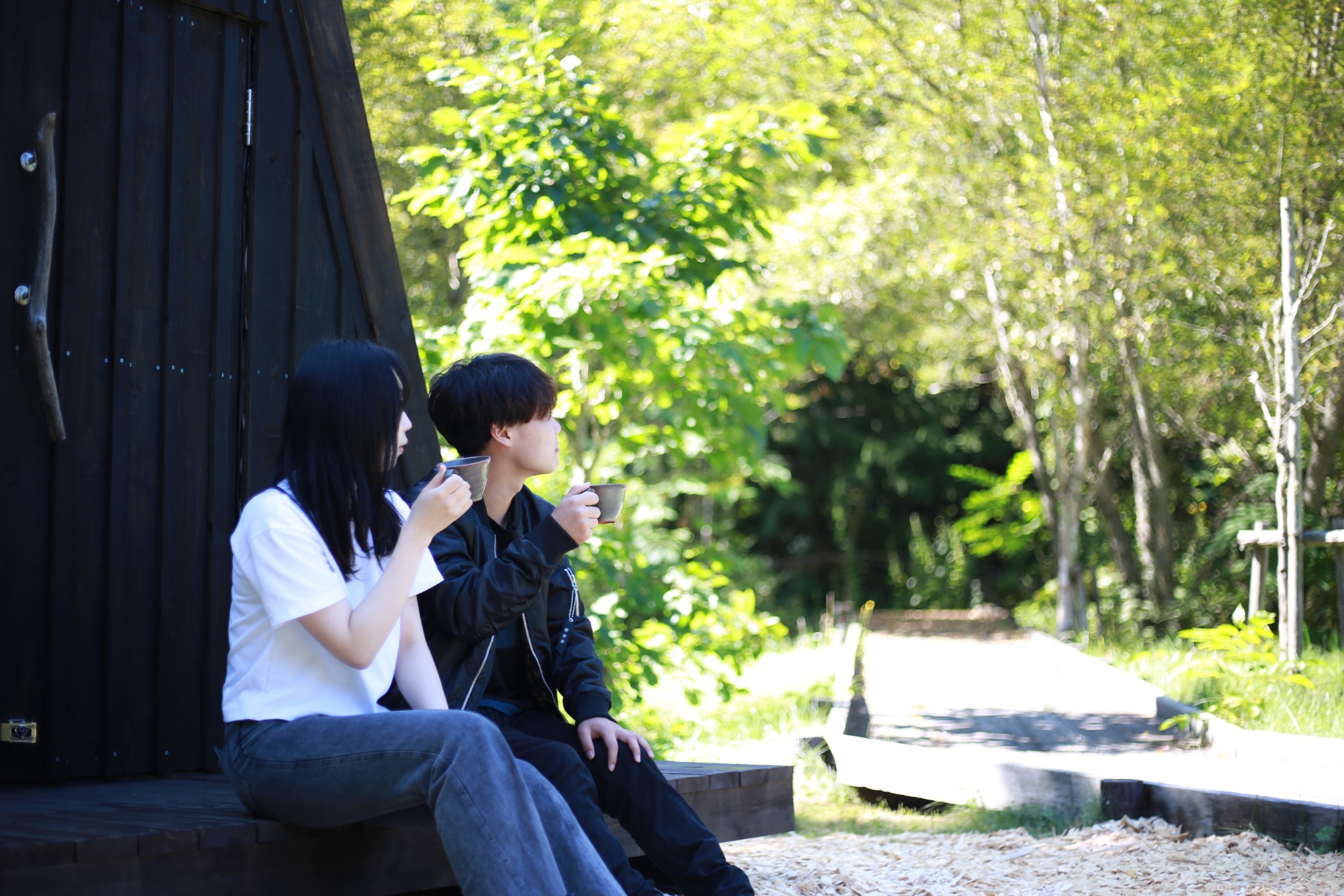 デッキに出るだけでも十分な森の貸切時間