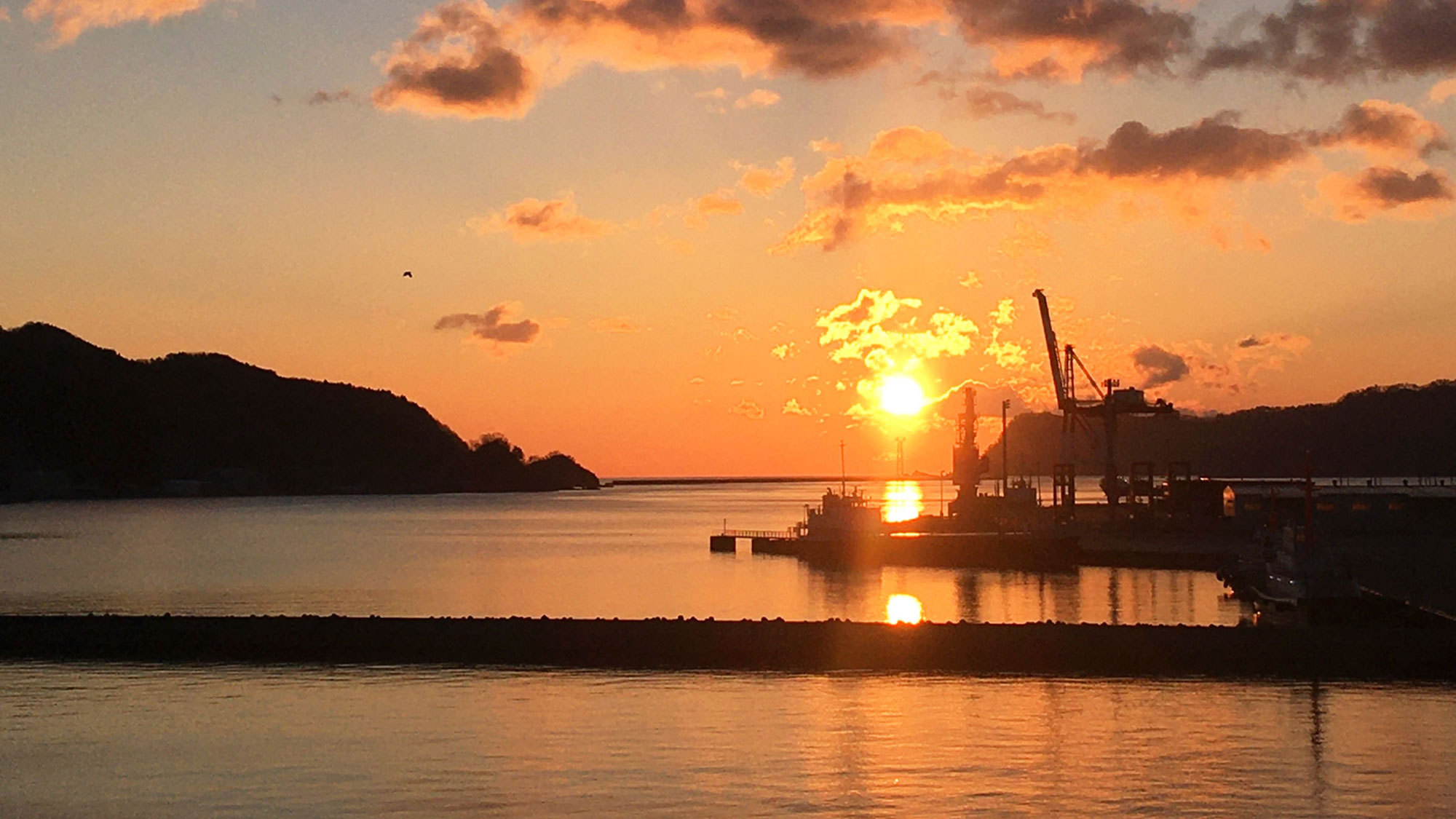 【客室から見た朝日】全客室から釜石湾を望めます