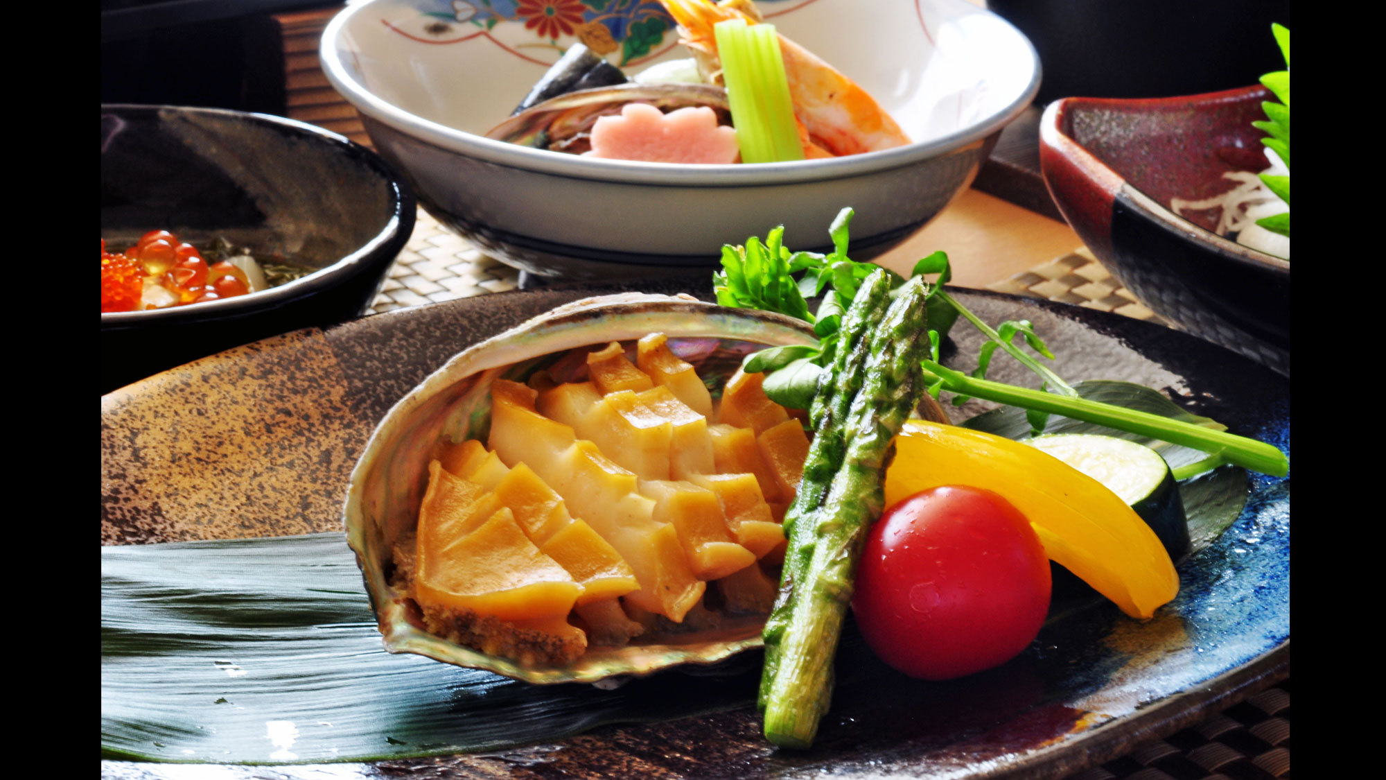 巡るたび、出会う旅。東北三陸の名産アワビを堪能！豪華アワビステーキ＆帆立陶板焼御膳プラン（夕朝食付）