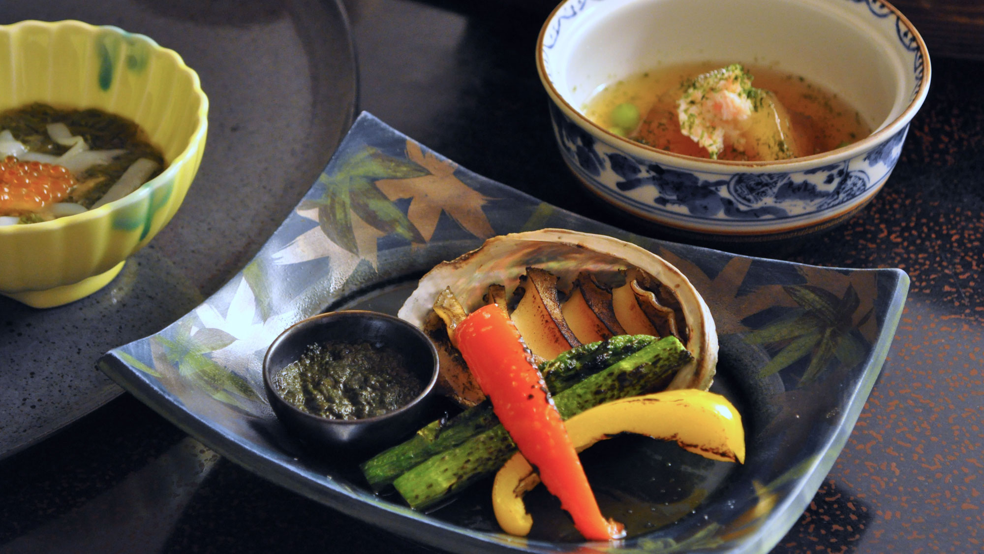 【ご夕食の一例】アワビステーキ噛むほどに広がる磯の風味をお楽しみいただけます