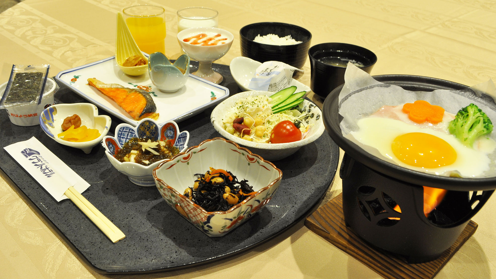 【ご朝食の一例】和食膳　※ご予約状況によりどちらかのご案内になります（ご選択不可）