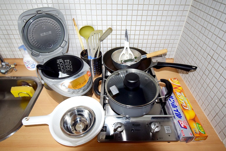 Rice cooker, pan, and kettle, etc... You can cook 