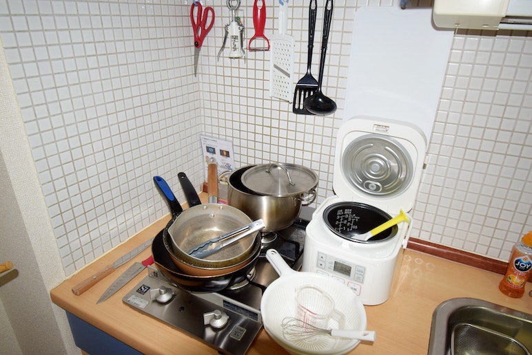 Rice cooker, pan, and kettle, etc... You can cook 
