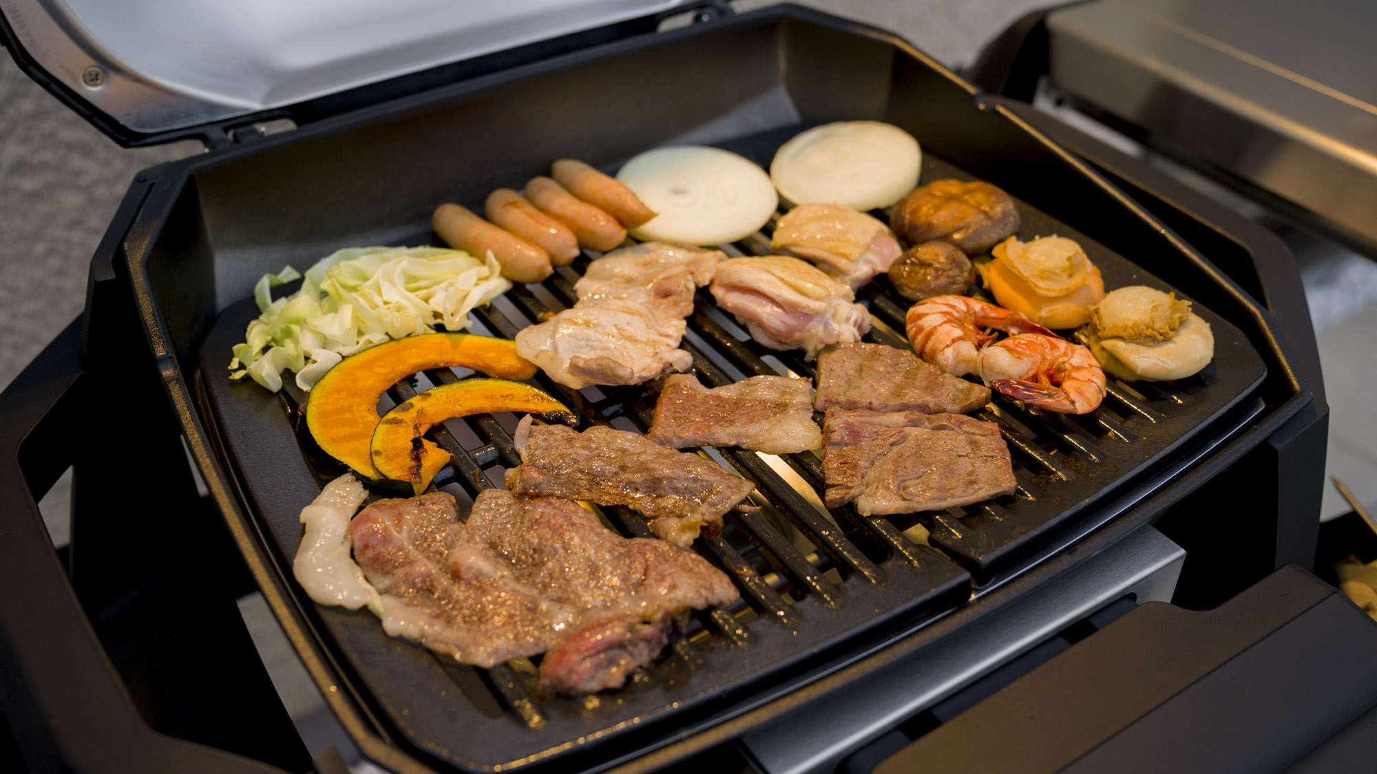 【かずさ牛入りBBQ】調理例（お部屋により設置器具が異なります。食材に合わせて調理をお楽しみください