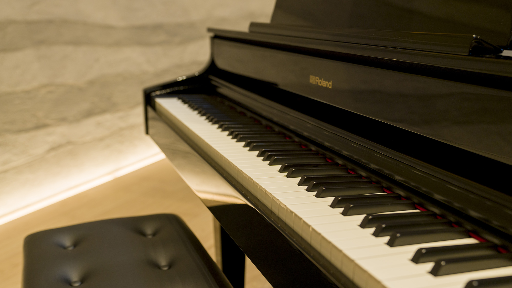 【A棟】スイートルーム限定の自動演奏ピアノ