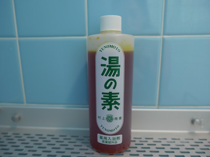 バスルームには本格的な温泉の素をご用意しております。ゆっくりと温まってください。