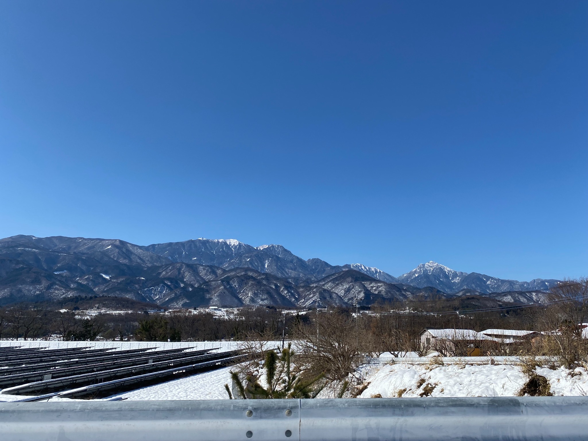 四方宿周辺から見える冬の雪景色です。