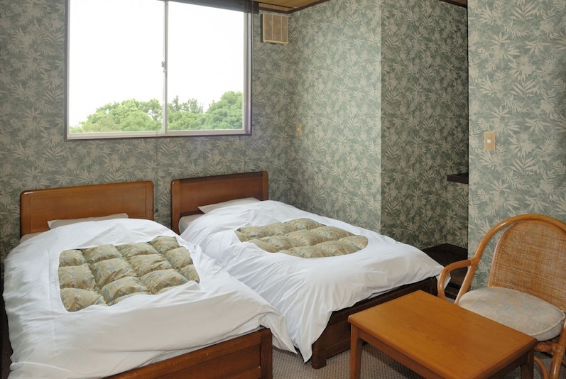 客室は全12部屋(3ベットのお部屋3室あり)