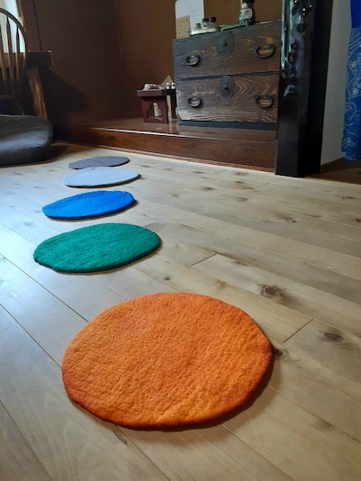 床は無垢のヒバ。