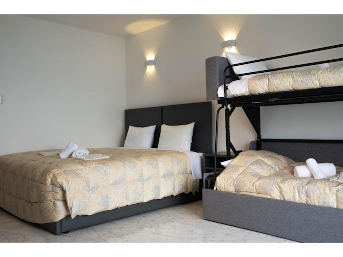 キングと二段ベッド。2部屋あります