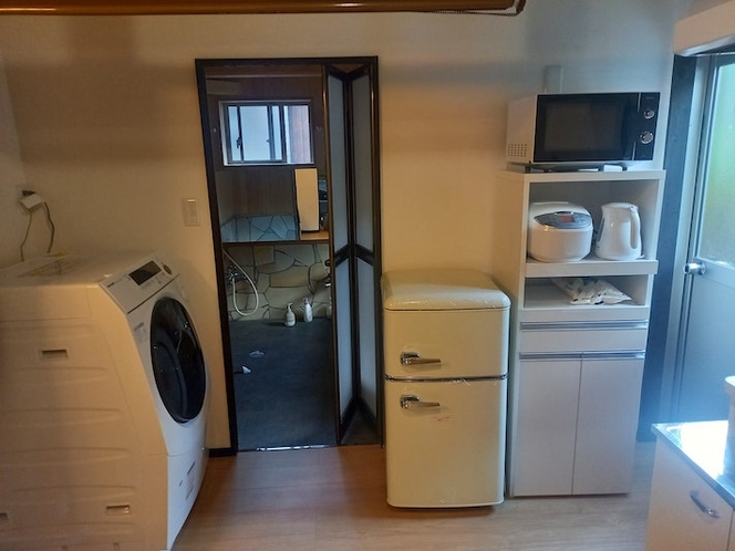 全自動乾燥洗濯機 冷蔵庫は2台完備