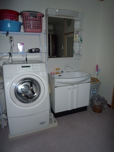 洗濯機と洗面台(共用)