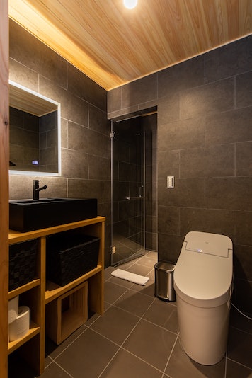 シャワールーム Ensuit shower room