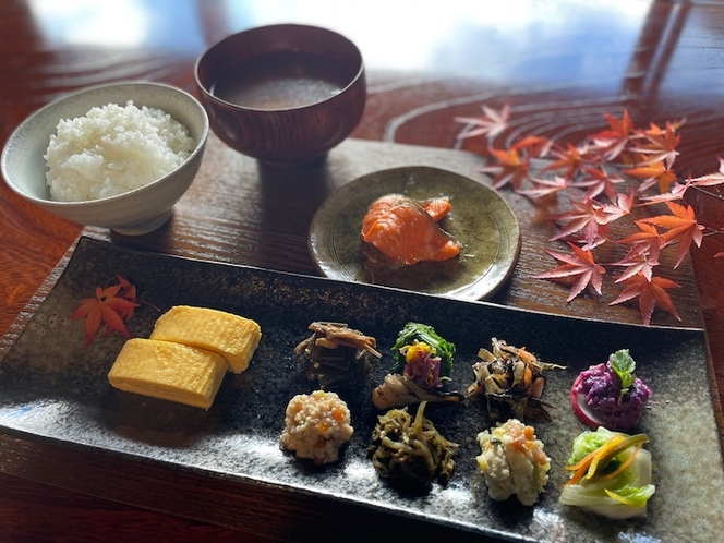 朝食です。地元のお野菜を中心としたシンプルな食事になってます。