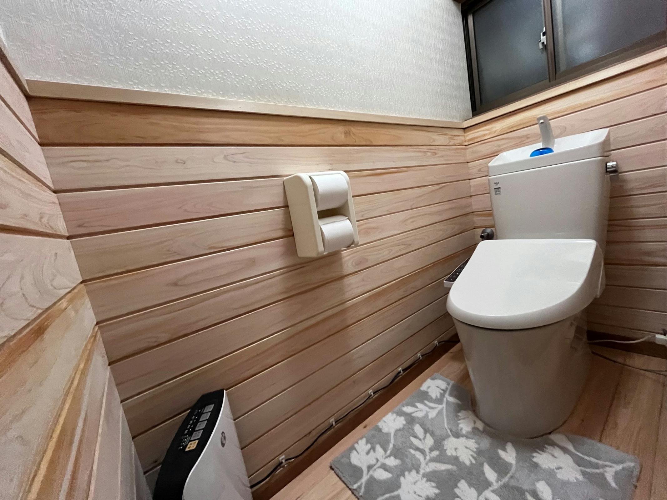 リフォームした檜のトイレ